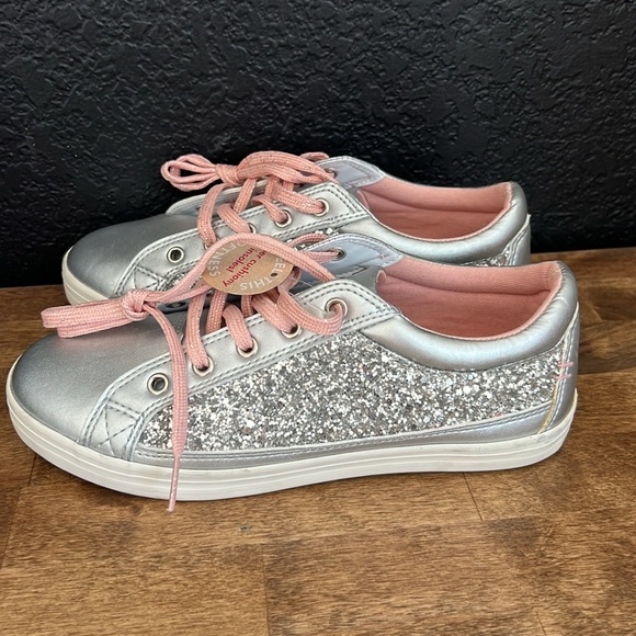 Hanna Andersson Other - Hanna Andersson Sparkle Sneakers Size 3 NWT